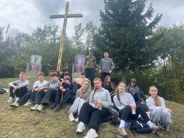 Мандрівка, що об'єднує: 10-Б до Дня туризму